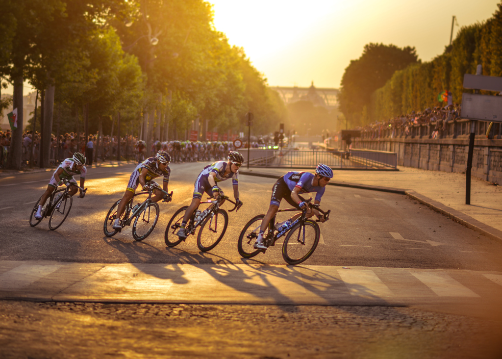 Cyclist Racing Through Paris For Tour De France 1024x732